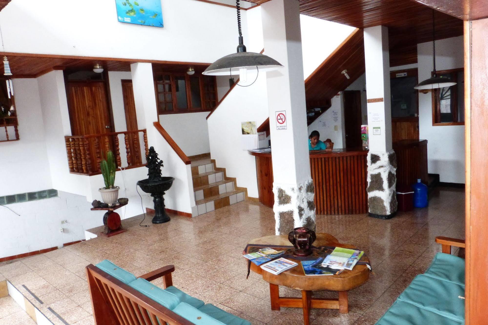 Hostal Castro Galapagos Puerto Ayora  Buitenkant foto